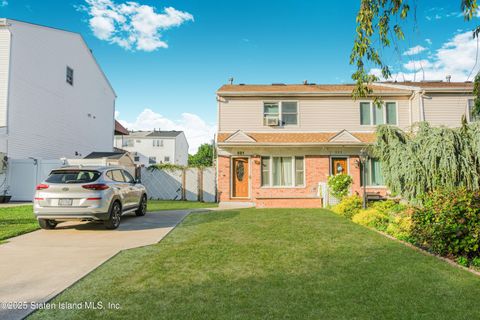 Photo of 521 Buel Avenue, Staten Island, NY 10305 (MLS # 2504964)