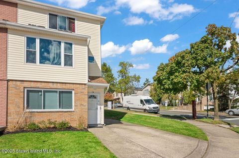Photo of 15 Corona Avenue, Staten Island, NY 10306 (MLS # 2506942)
