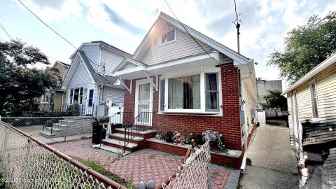 Homes For Sale - 15 Sweetwater Avenue<br/> Staten Island, NY 10308