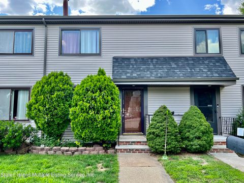 Photo of 124 Hampton Place, Staten Island, NY 10309 (MLS # 1163317)