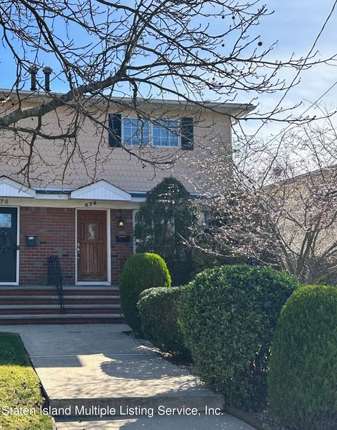 Photo of 676 Leverett Avenue, Staten Island, NY 10312 (MLS # 2401337)