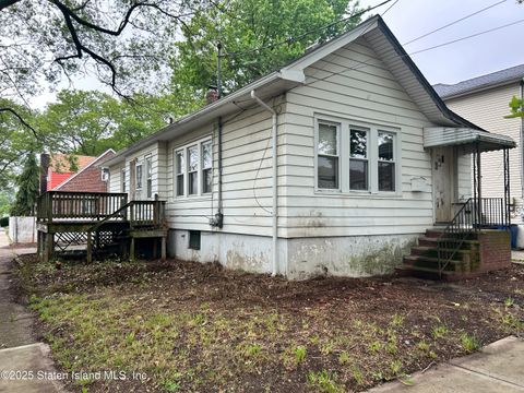 Photo of 116 Bidwell Avenue, Staten Island, NY 10314 (MLS # 2503550)