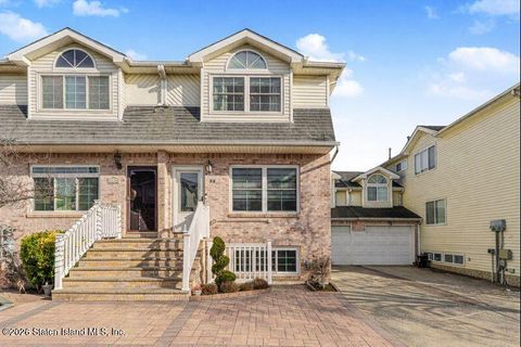 Photo of 53 Darnell Lane, Staten Island, NY 10309 (MLS # 2600422)