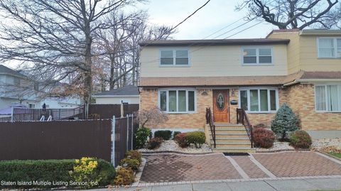 Photo of 59 Coverly Street, Staten Island, NY 10306 (MLS # 1165742)