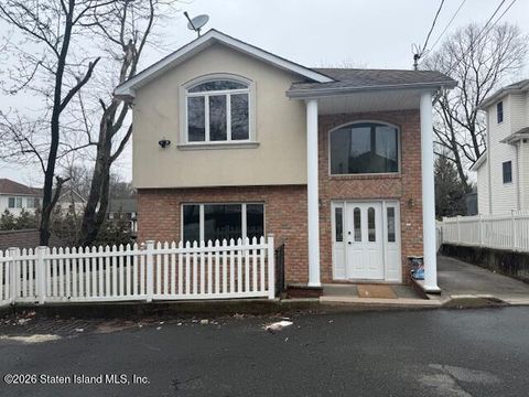 Photo of 99 Excelsior Avenue, Staten Island, NY 10309 (MLS # 2601162)