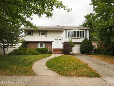 Photo of 219 Ardsley Street, Staten Island, NY 10306 (MLS # 2405492)