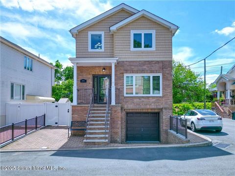 Photo of 44 Comfort Court, Staten Island, NY 10312 (MLS # 2502960)