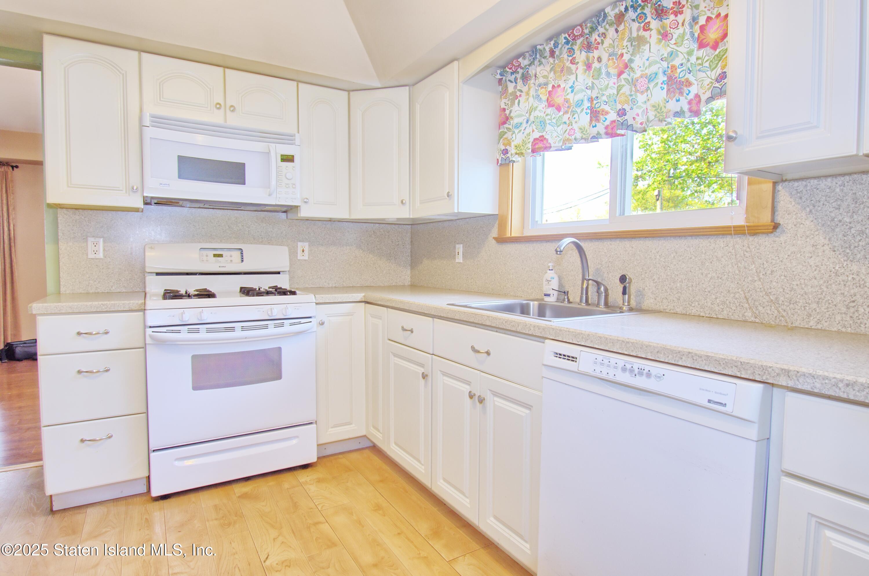 6 Jules Drive, Staten Island, New York image 9