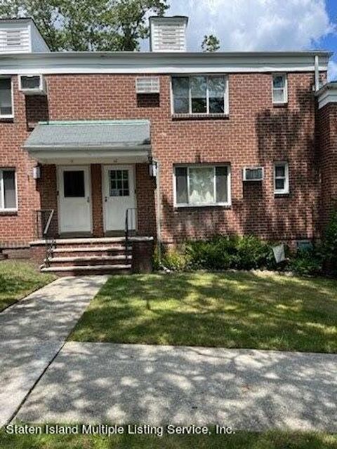 Photo of 17 Seth Court #B, Staten Island, NY 10301 (MLS # 1163354)