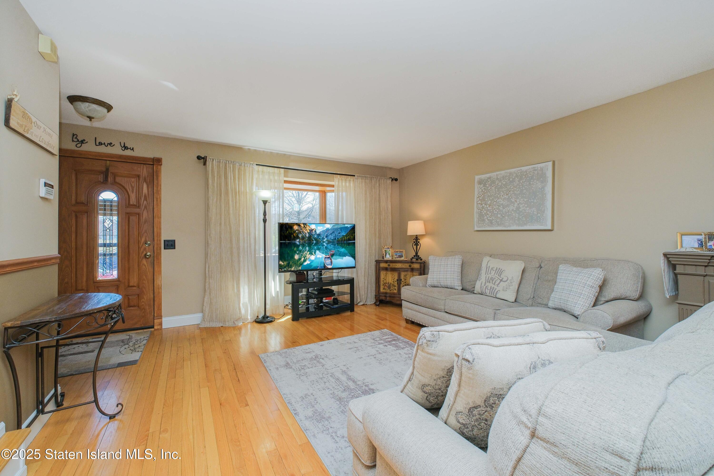 73 Ilyse Court, Staten Island, New York image 9