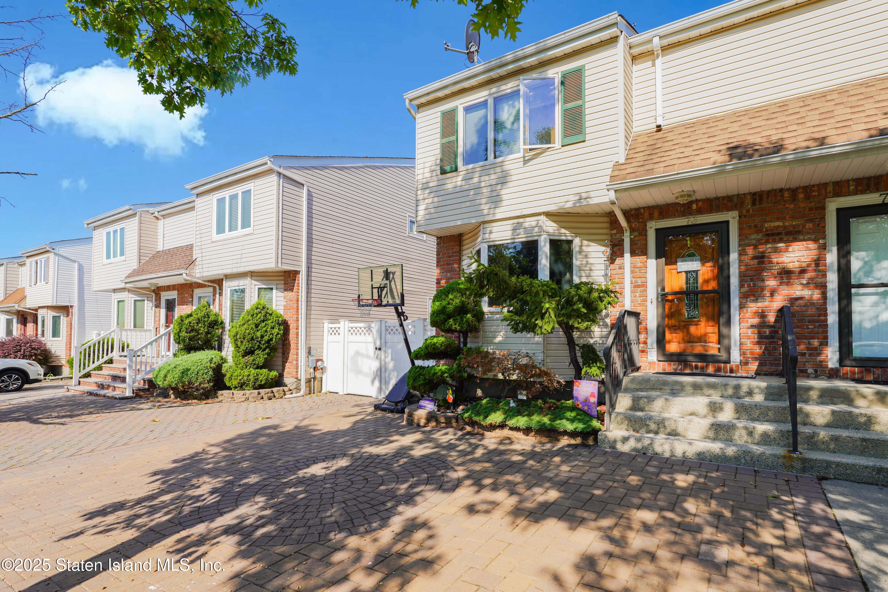 73 Ilyse Court, Staten Island, New York image 4