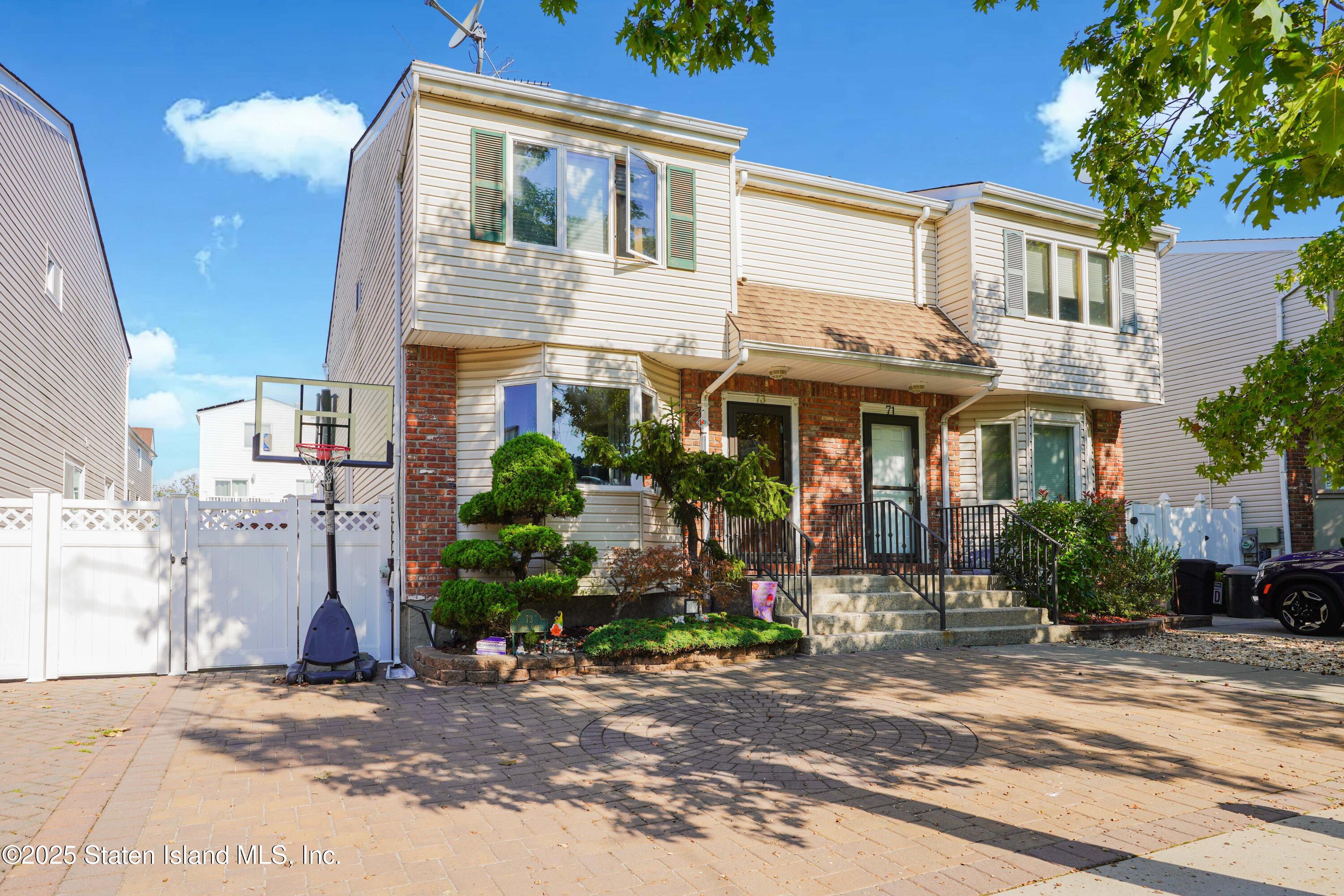 73 Ilyse Court, Staten Island, New York image 3