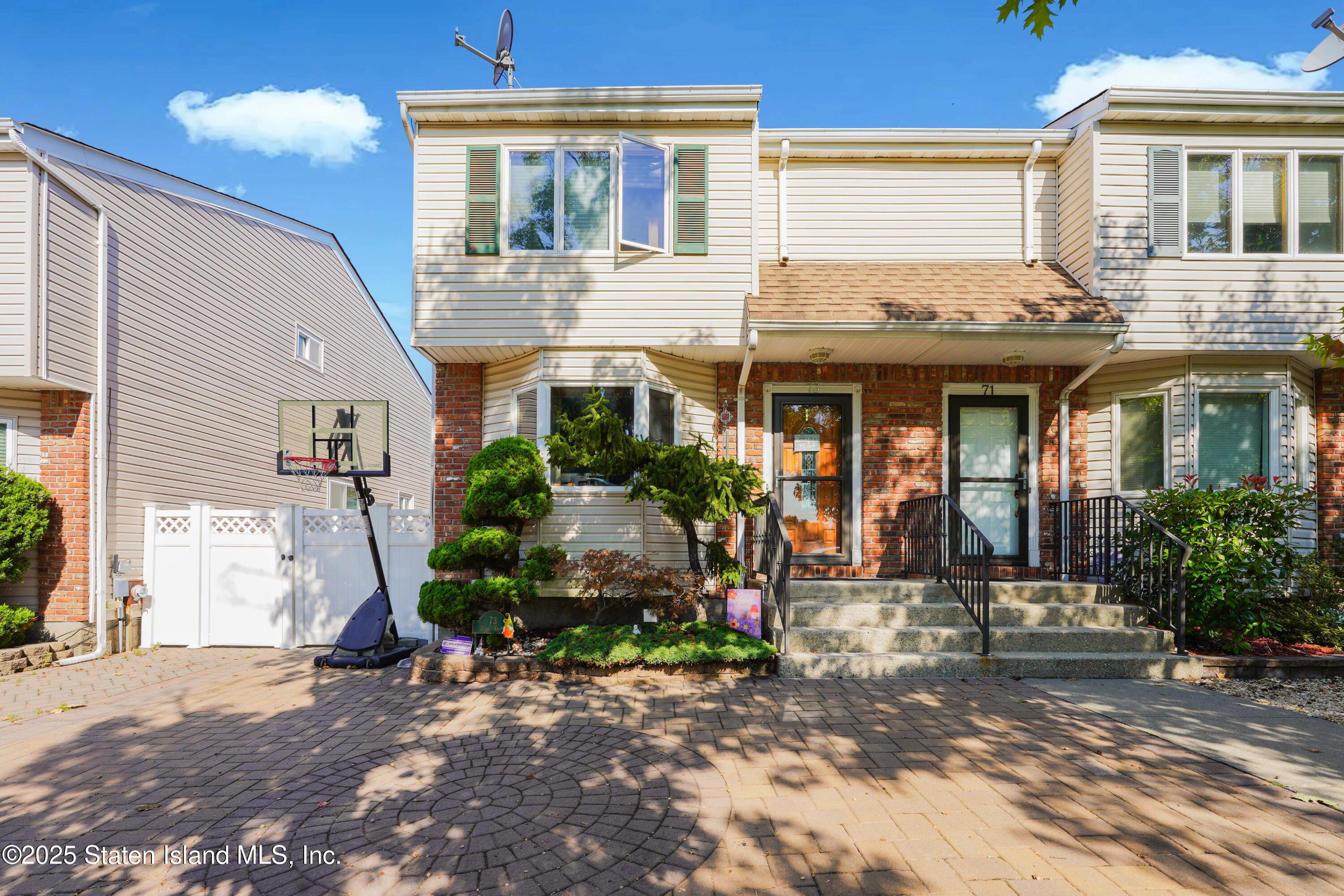 73 Ilyse Court, Staten Island, New York image 2