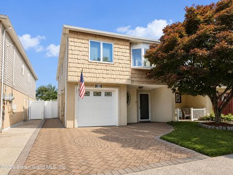 Photo of 89 Evergreen Street, Staten Island, NY 10308 (MLS # 2604021)
