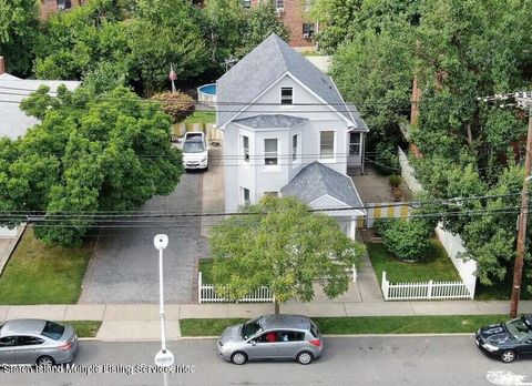 Photo of 615 Goethals Road N, Staten Island, NY 10314 (MLS # 1160649)