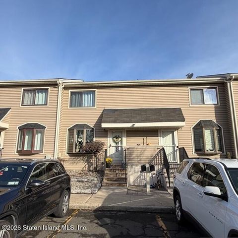 Photo of 21 Wood Court, Staten Island, NY 10309 (MLS # 2600553)