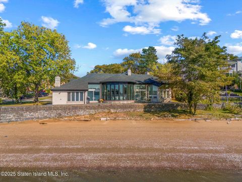 Photo of 2 Wards Point Avenue, Staten Island, NY 10307 (MLS # 2602347)