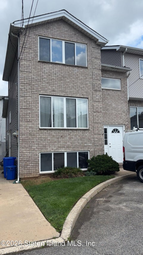 Homes For Rent - 22 Ovas Court<br/> Staten Island, NY 10312