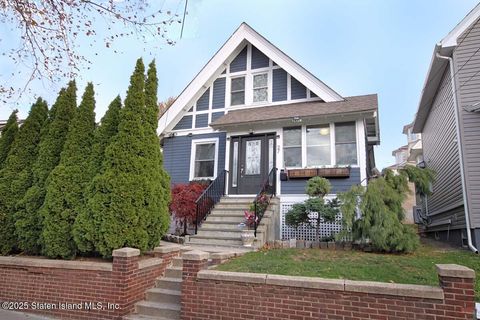 Photo of 27 Egbert Place, Staten Island, NY 10305 (MLS # 2506729)