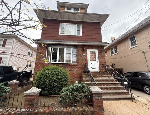 Photo of 142 Fremont Avenue, Staten Island, NY 10306 (MLS # 2502491)