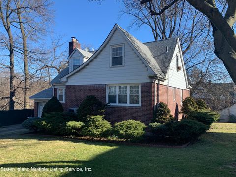 Photo of 245 Kissel Avenue, Staten Island, NY 10310 (MLS # 1160315)