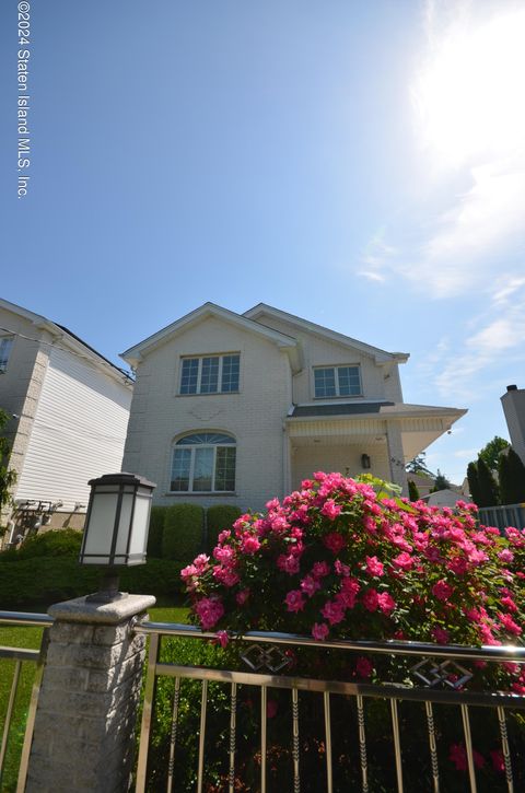 Photo of 627 Rockaway Street, Staten Island, NY 10307 (MLS # 2403010)