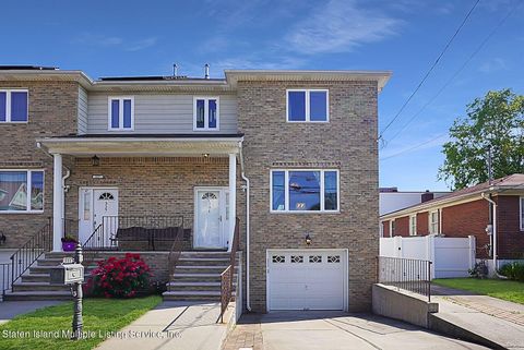 Photo of 331 Liberty Avenue, Staten Island, NY 10305 (MLS # 1162289)