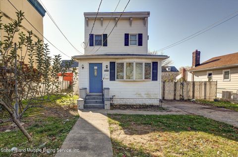 Photo of 688 New Dorp Lane, Staten Island, NY 10306 (MLS # 1165747)