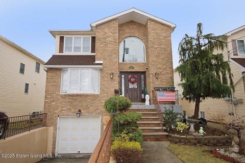Photo of 235 Sharrott Avenue, Staten Island, NY 10309 (MLS # 2501398)