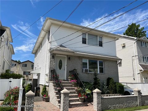 Photo of 24 Winfield Street, Staten Island, NY 10305 (MLS # 2500543)