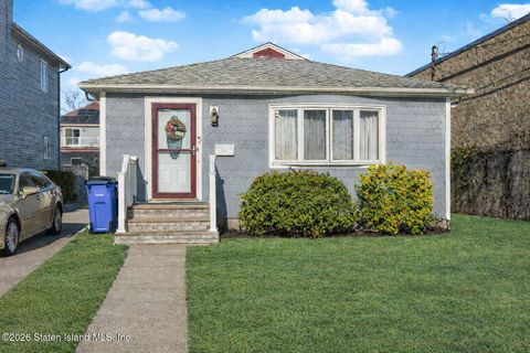 Photo of 249 Midland Avenue, Staten Island, NY 10306 (MLS # 2600814)