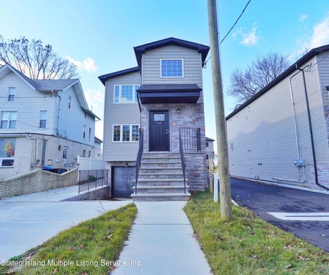 Photo of 152 Davis Avenue, Staten Island, NY 10310 (MLS # 1165857)