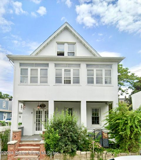 Photo of 911 Gray Street, Staten Island, NY 10304 (MLS # 2402761)