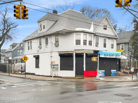 Photo of 448452 Clove Road, Staten Island, NY 10310 (MLS # 2500822)