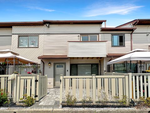 Photo of 76 Selvin Loop, Staten Island, NY 10303 (MLS # 1162170)