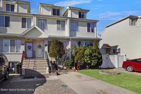 Photo of 186 Kenilworth Avenue, Staten Island, NY 10312 (MLS # 1160075)