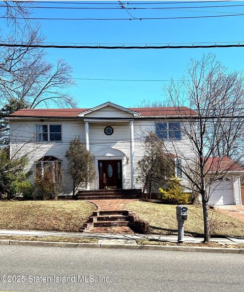 Photo of 85 Foster Road, Staten Island, NY 10309 (MLS # 2501374)