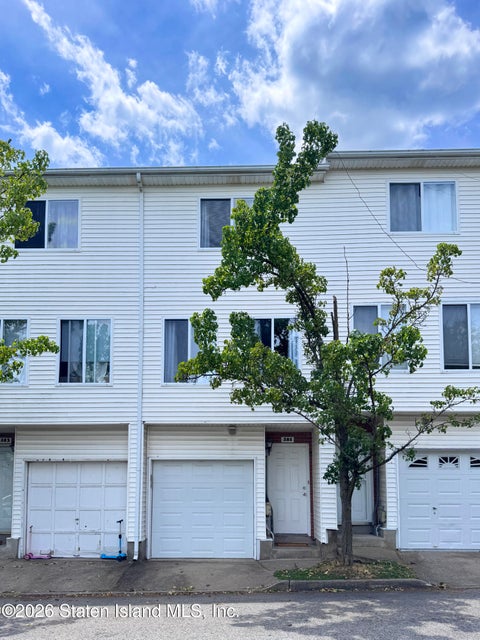 Townhouse For Sale - 281 Jamie Lane<br/> Staten Island, NY 10312