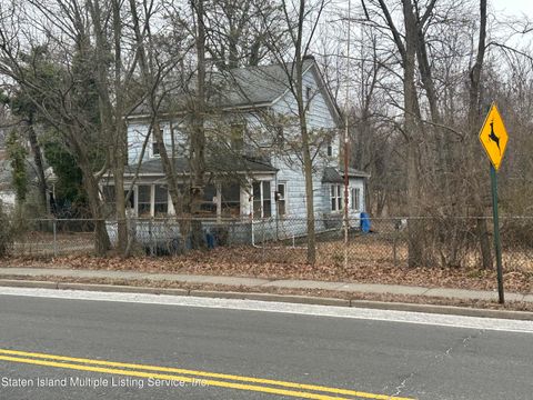 Photo of 6465 Amboy Road, Staten Island, NY 10309 (MLS # 1157016)