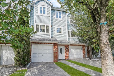Photo of 117 Pembrook Loop, Staten Island, NY 10309 (MLS # 2505881)