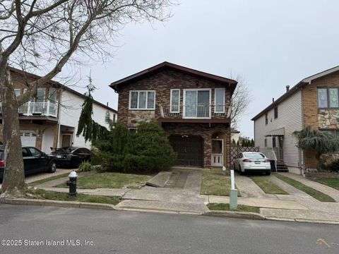 Photo of 304 Doane Avenue, Staten Island, NY 10308 (MLS # 2501752)