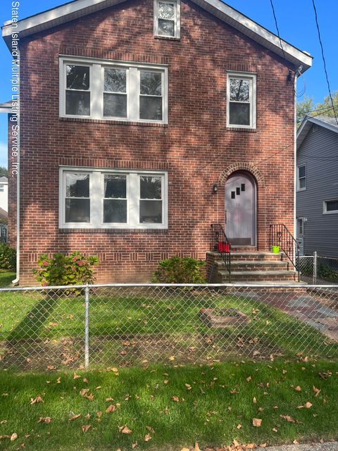 Photo of 23 Bancroft Avenue, Staten Island, NY 10306 (MLS # 1165015)