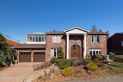 Photo of 111 Croak Avenue, Staten Island, NY 10314 (MLS # 2406136)