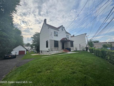 Photo of 286 Jewett Avenue, Staten Island, NY 10302 (MLS # 2601647)