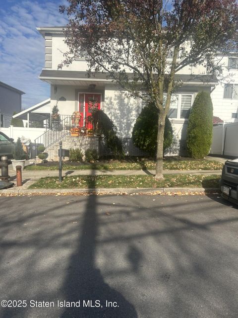 Photo of 89 Columbus Avenue, Staten Island, NY 10304 (MLS # 2506211)