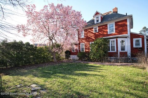 Photo of 221 St John Avenue, Staten Island, NY 10314 (MLS # 2501992)