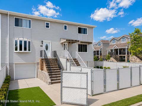 Townhouse For Sale - 998 Olympia Boulevard<br/> Staten Island, NY 10306