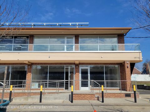 Photo of 1975 Victory Boulevard, Staten Island, NY 10314 (MLS # 2401160)