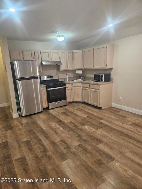 Photo of 37 Ferguson Court, Staten Island, NY 10307 (MLS # 2505392)