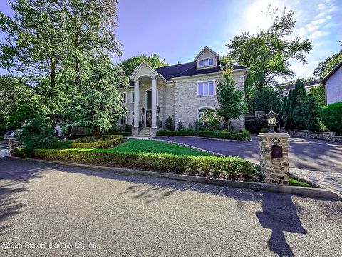 Photo of 25 Beebe Street, Staten Island, NY 10301 (MLS # 2507083)